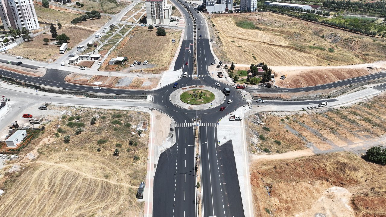 Kahramanmaraş'ta akıllı kavşak uygulaması: Turgut Özal Bulvarı yenilendi