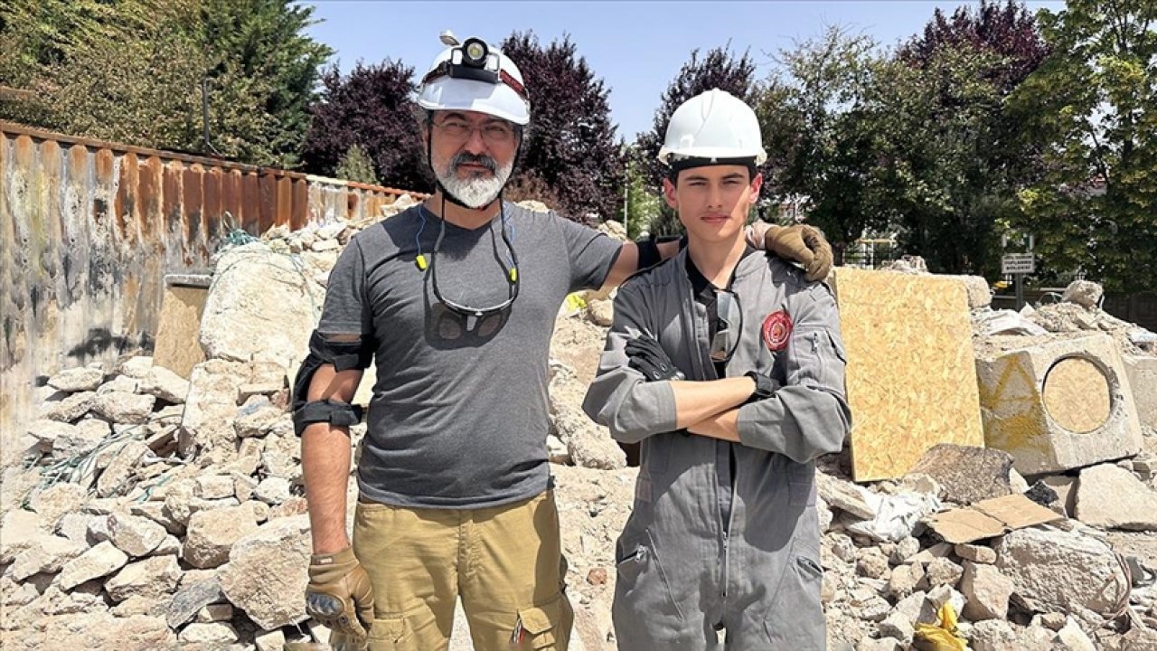 Kahramanmaraş'ta "Asrın felaketinden" etkilenip arama kurtarma gönüllüsü oldu