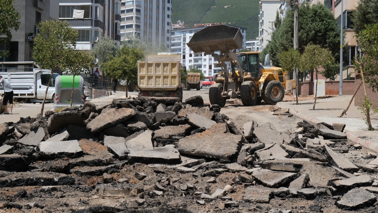 Kahramanmaraş'ta Haydarbey ve Oruç Reis Mahallesi’nde yol sorunları çözülüyor