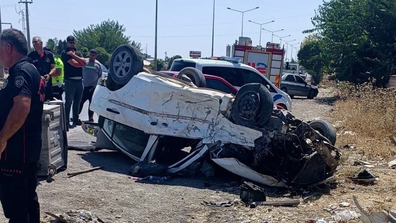 Türkoğlu’nda otomobil paramparça oldu: 2 ağır yaralı