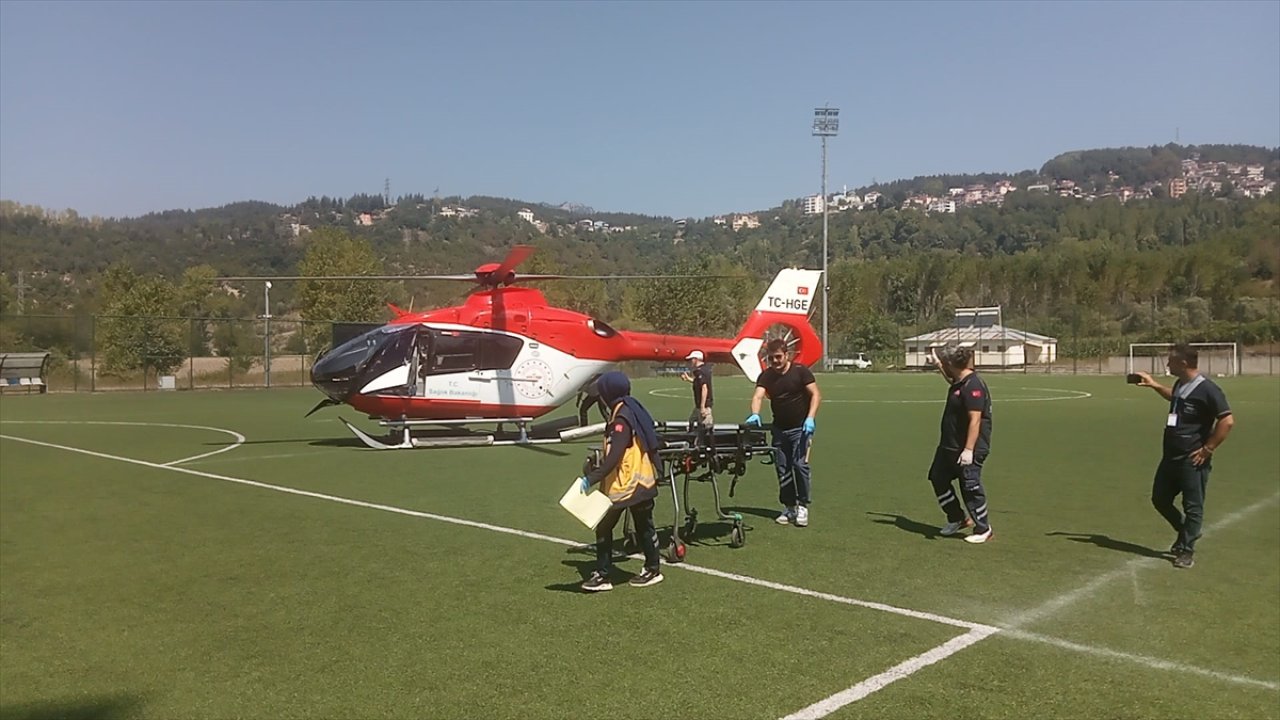 Kahramanmaraş'ta yaşlı hasta ambulans helikopterle Adana'ya gönderildi
