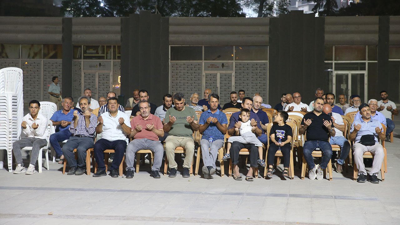 Kahramanmaraş'ta depremde hayatını kaybedenler dualarla anıldı