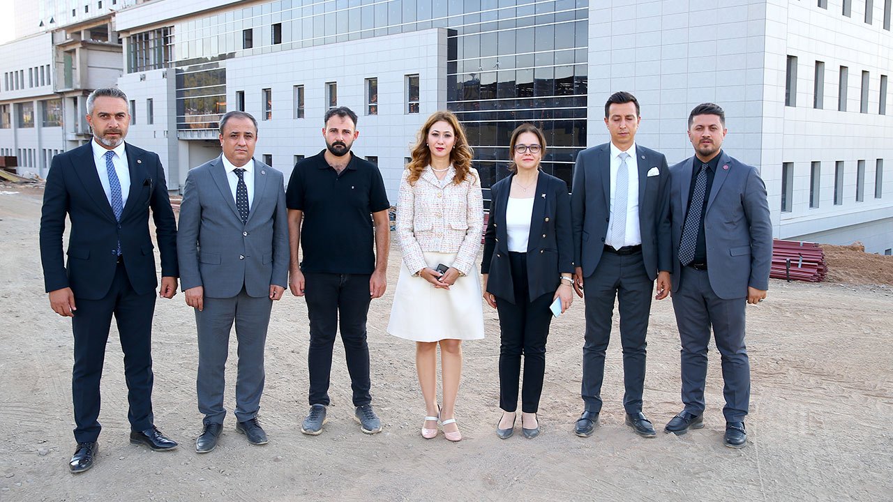MHP milletvekili Dora, devam eden hastane inşaatını inceledi