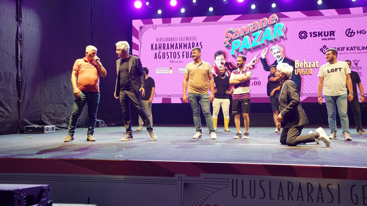 Uygur Kardeşler Ağustos Fuarı’nda Pazar’a renk kattı