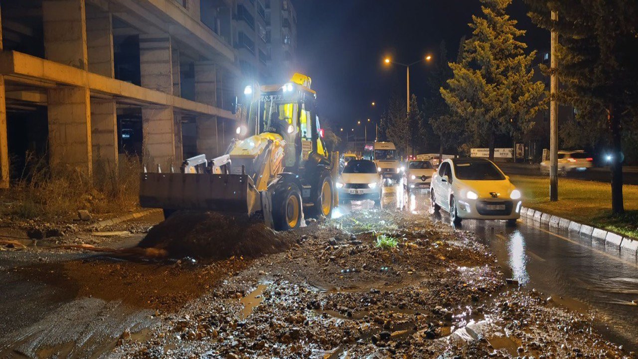 Kahramanmaraş’ta sağanak yağış hayatı olumsuz etkiledi