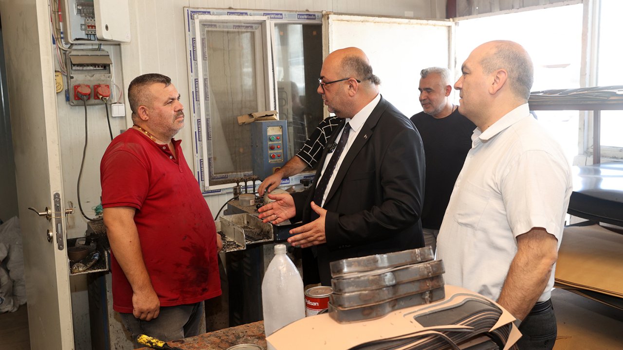 Başkan Akpınar: Esnaf kan ağlarken biz gülemeyiz