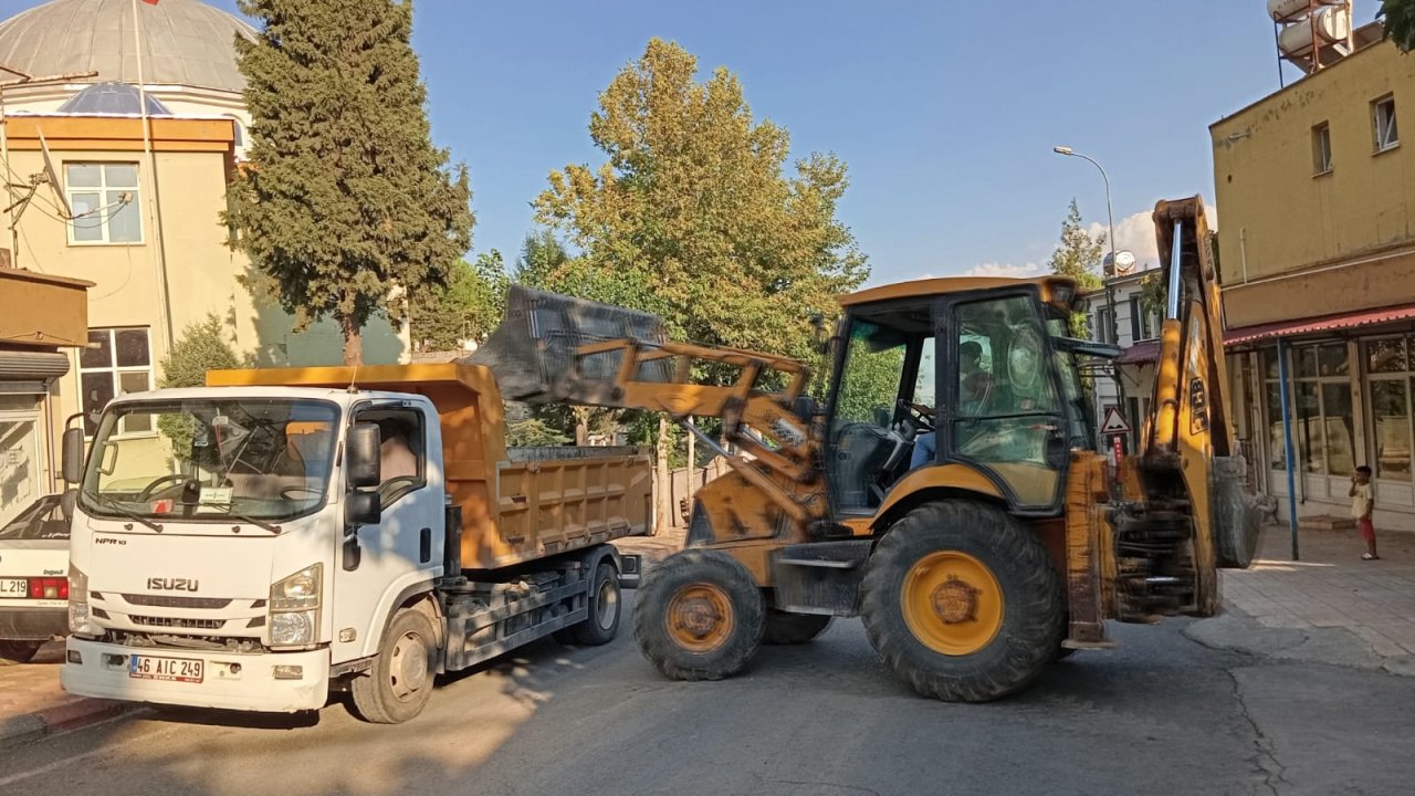 Onikişubat Belediyesi, sağanağın izlerini silmek için 7/24 çalışıyor