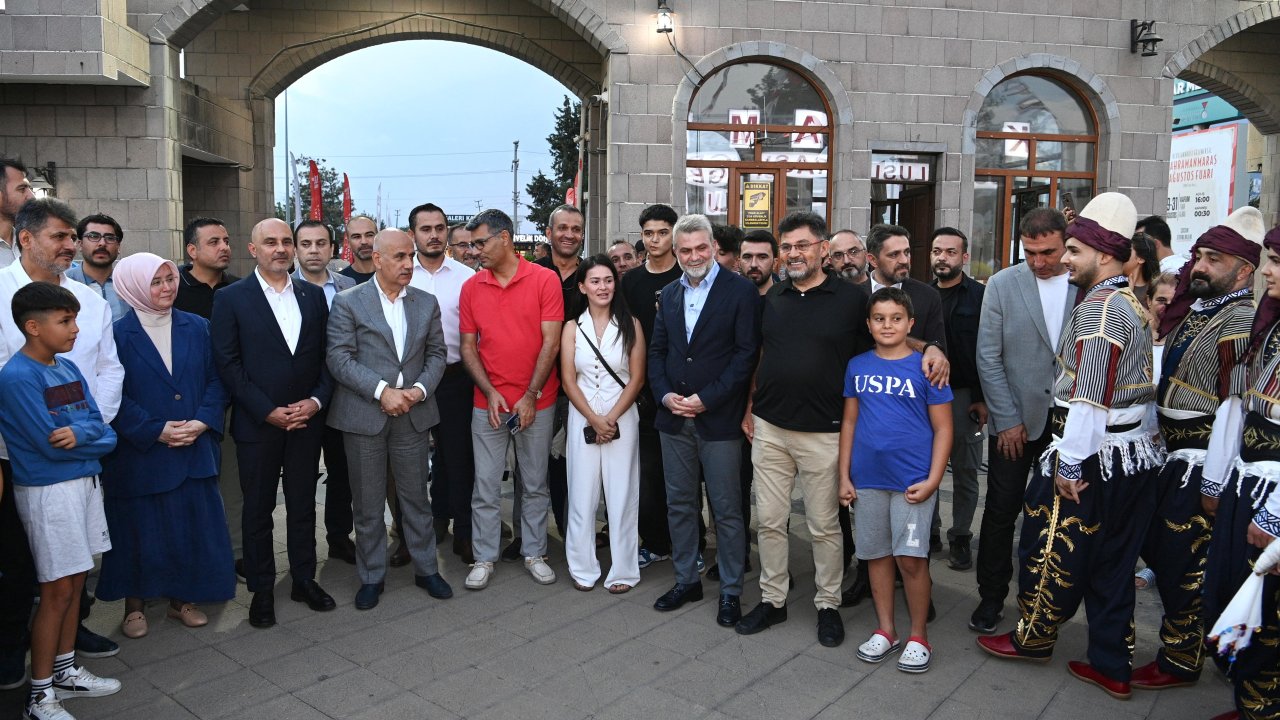 Milli Sporcu Yusuf Dikeç, Ağustos Fuarı’nda hemşehrileriyle buluştu