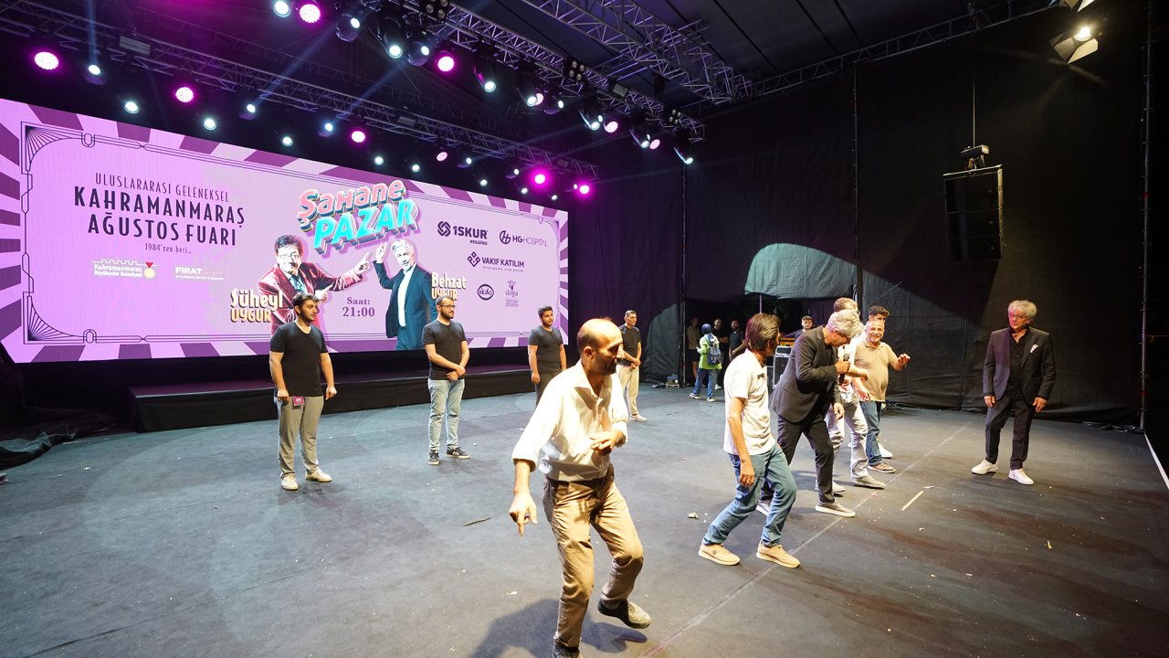 Uygur Kardeşler, Geleneksel Ağustos Fuarı’nda kahkaha tufanı yaşattı