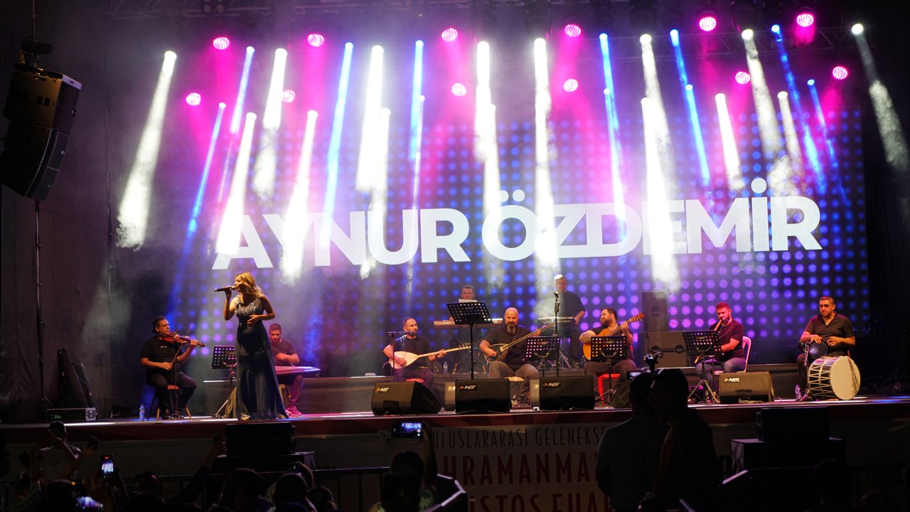 Geleneksel Ağustos Fuarı, Aynur Özdemir konseriyle noktalandı