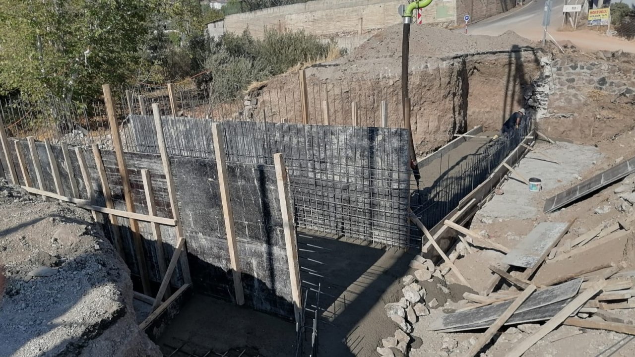 Kahramanmaraş'ta Çiğli’nin yeni köprüsü hızla yükseliyor