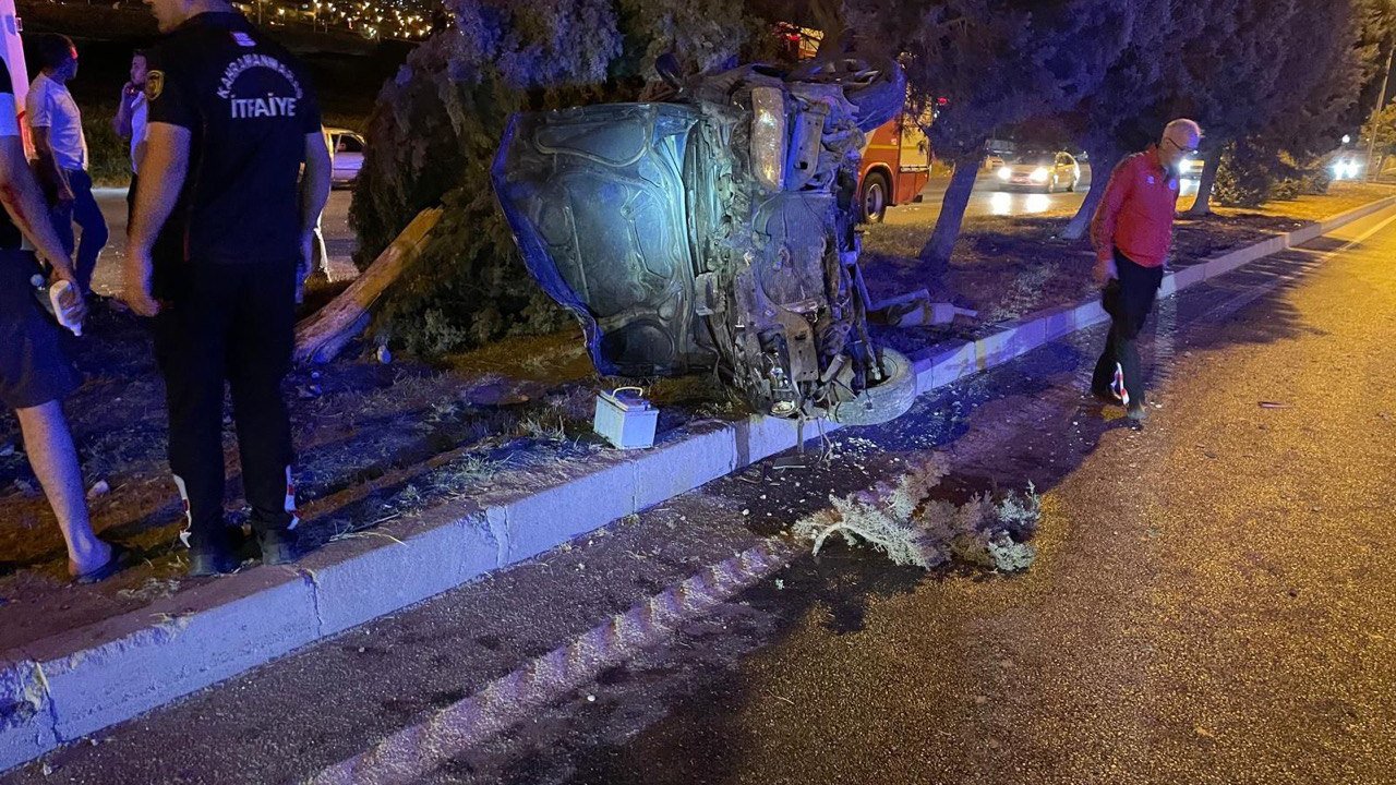 Kahramanmaraş’ta korkutan kaza! Otomobil paramparça oldu