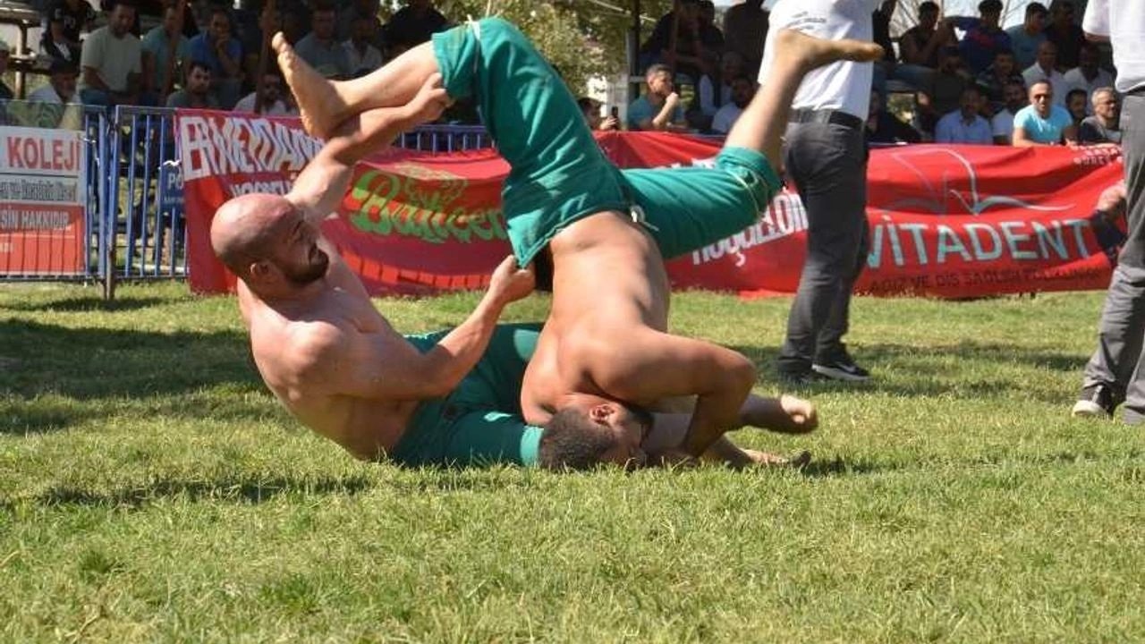 Kahramanmaraş'ta Uluslararası Karakucak Güreş Festivali düzenlendi