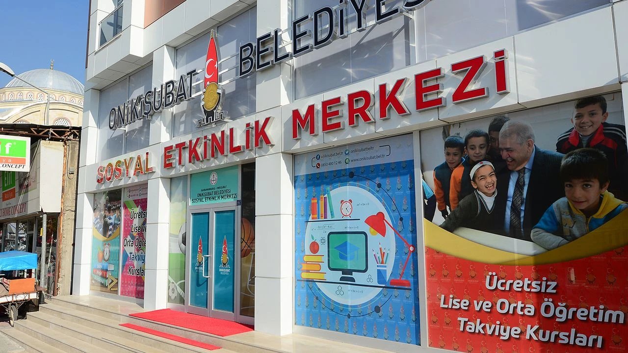 Üniversite yolunda destek Onikişubat Belediyesi’nden, başarı gençlerden