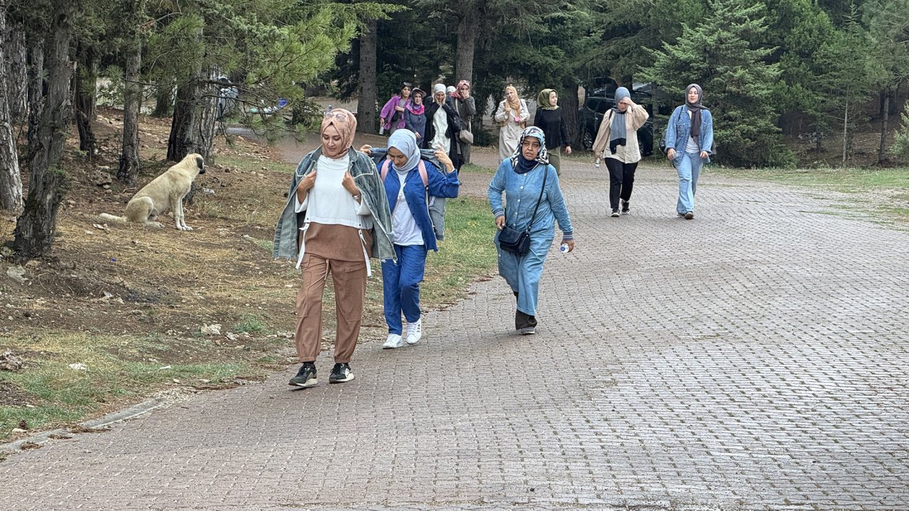 Kadınlar, Büyükşehir’le Başkonuş Yaylası’nda doğayla buluştu