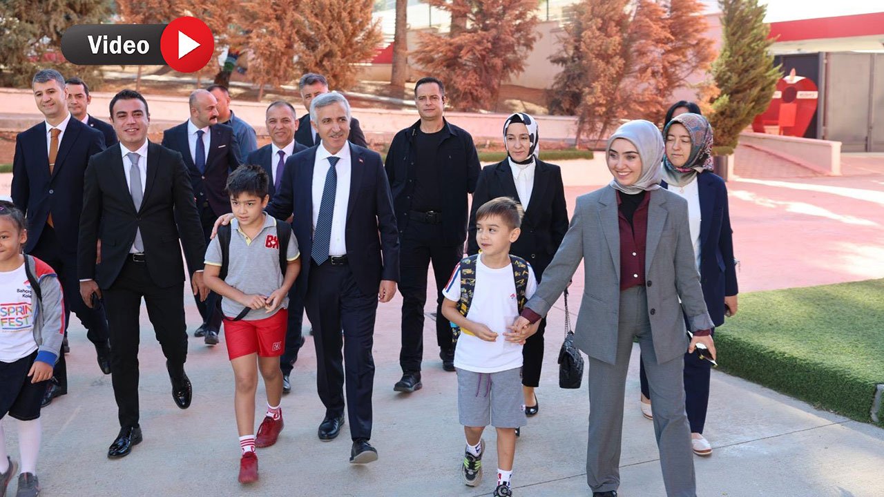 Kahramanmaraş'ta Vali ve Belediye Başkanı, şehit çocuklarını evlerinden alıp okullarına götürdü