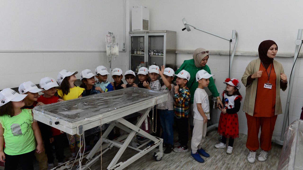 Kahramanmaraş'ta minik yürekler, can dostlarla bütünleşti