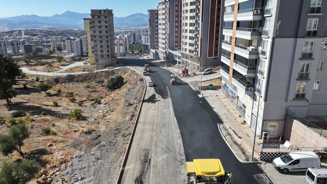 Büyükşehir, şehir merkezinde yolları bir bir yeniliyor