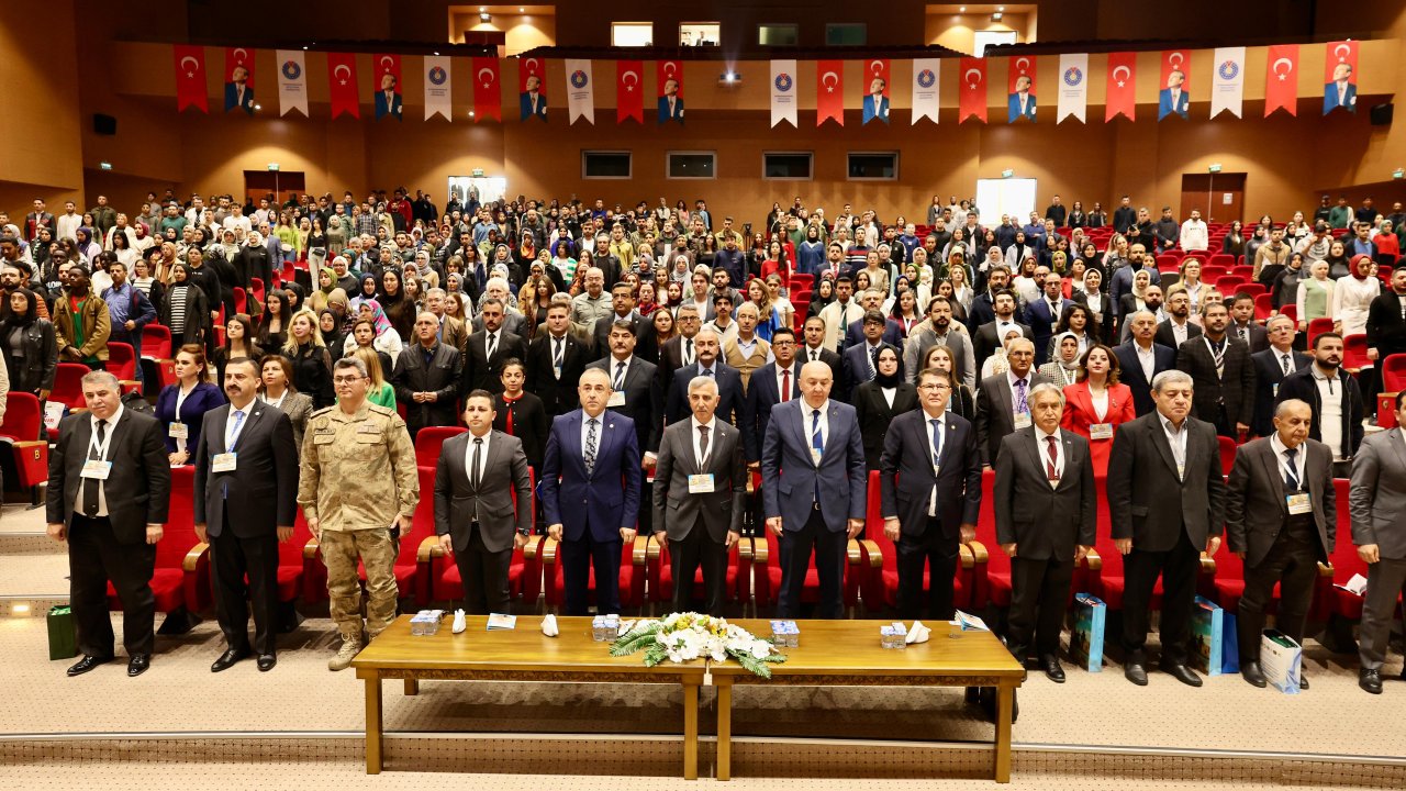 Kahramanmaraş'ta Divanu Lugati't-Türk'ün yazılışının 950. yılı nedeniyle sempozyum düzenlendi