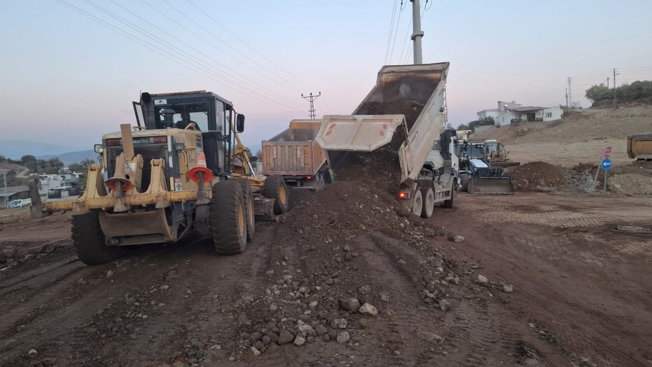 Büyükşehir’den Türkoğlu Orçan Caddesi’nde çalışma