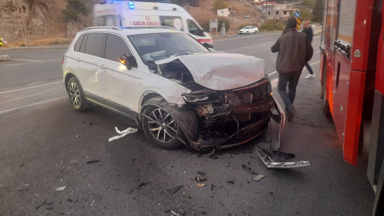 Kahramanmaraş’ta hafif ticari araç ile otomobil çarpıştı: 6 yaralı