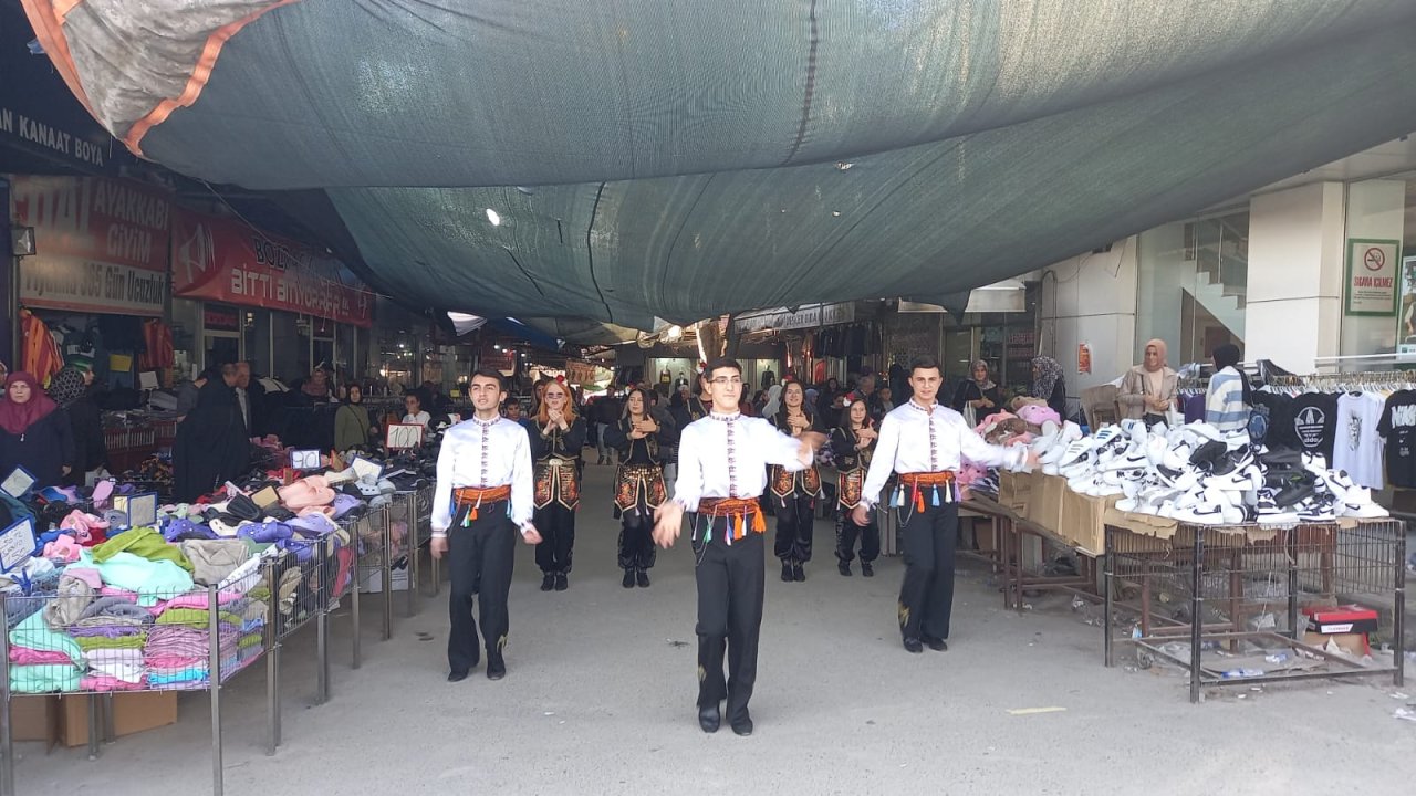 Büyükşehir’in Halk Oyunları ekibi Derepazarı’nda görsel şölen sundu