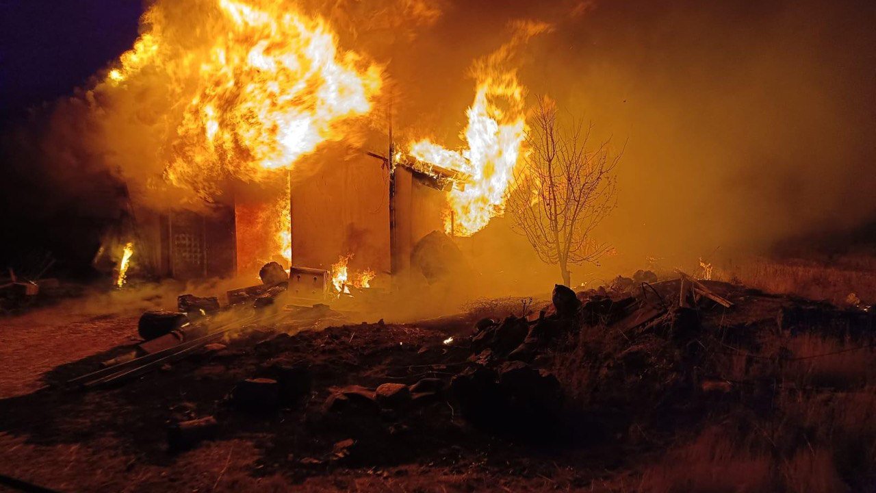 Elbistan’da depo yangını binlerce liralık zarara neler oldu