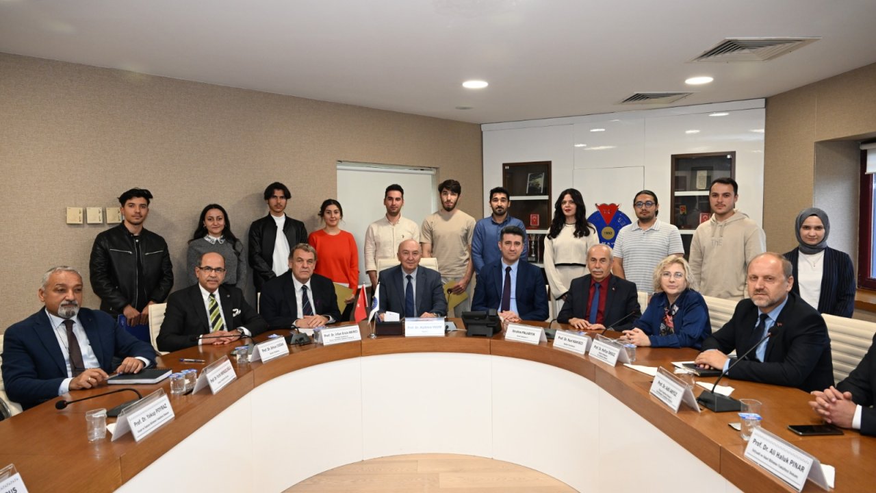 Milli Teknoloji Akademisi’ne kabul edilen KSÜ öğrencileri Rektör Yasım’la bir araya geldi