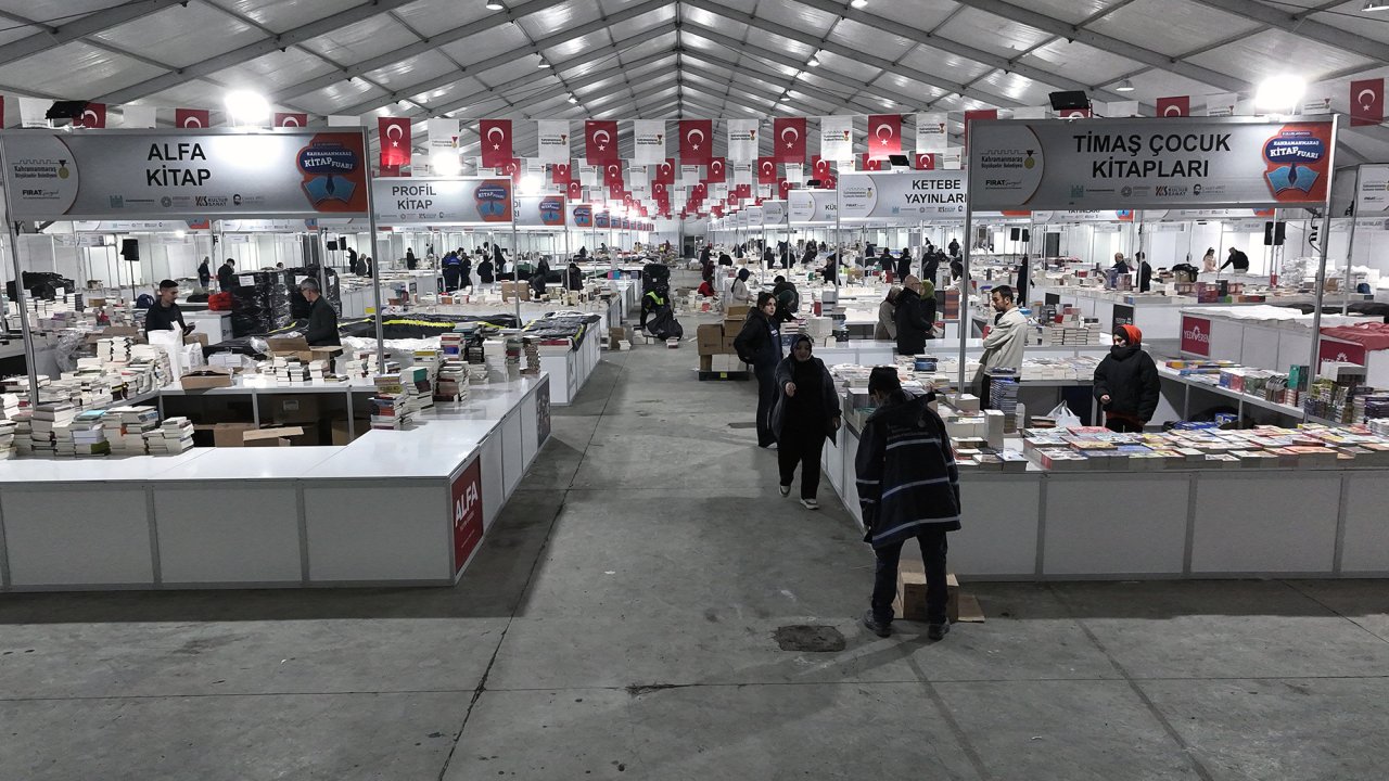 Kitap Fuarı, Cumartesi günü birbirinden önemli isimleri ağırlayacak