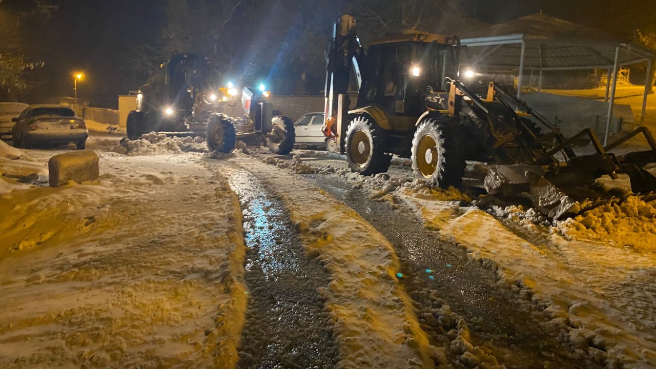Onikişubat Belediyesi, karla mücadelede tam teyakkuzda