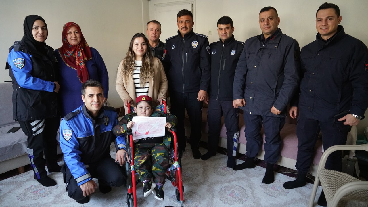 Kahramanmaraş Büyükşehir’in ziyareti minik Eymen’in yüzünü güldürdü