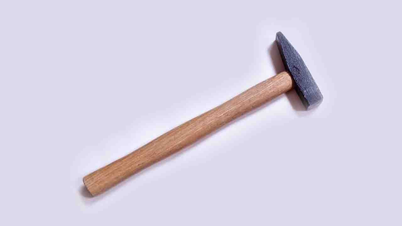 Rüyada Çekiç görmek ne anlama gelir?