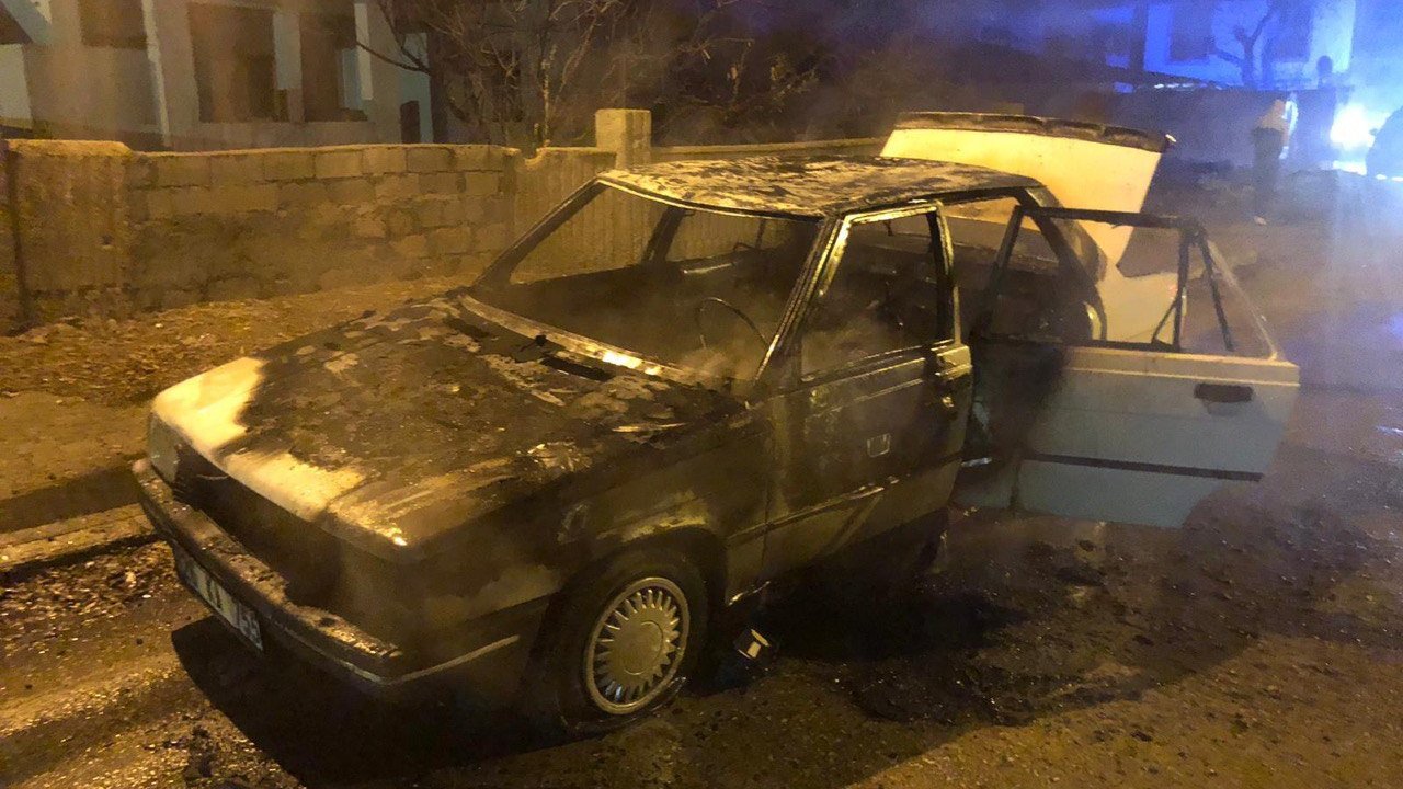 Kahramanmaraş’ta otomobil yangını korkuttu