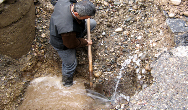 SU KAÇAĞI EKİBİ GECE TESPİT YAPIYOR