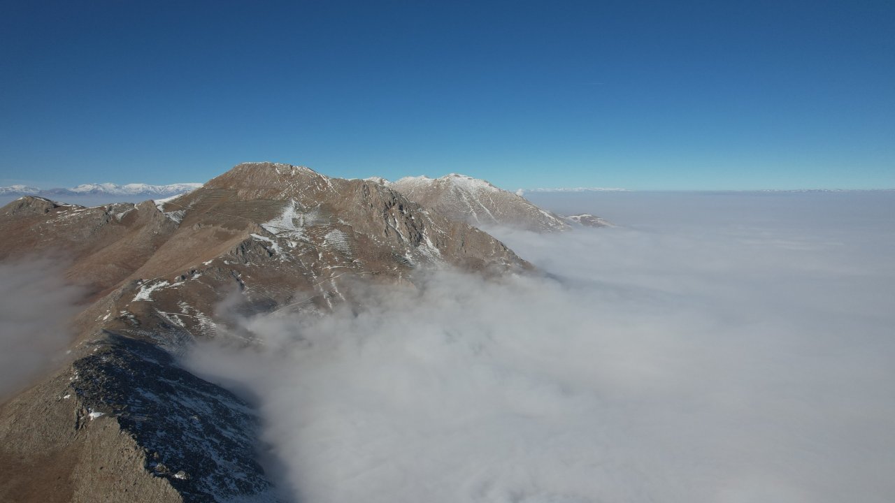 Kahramanmaraş'ı kaplayan sis bulutu havadan görüntülendi