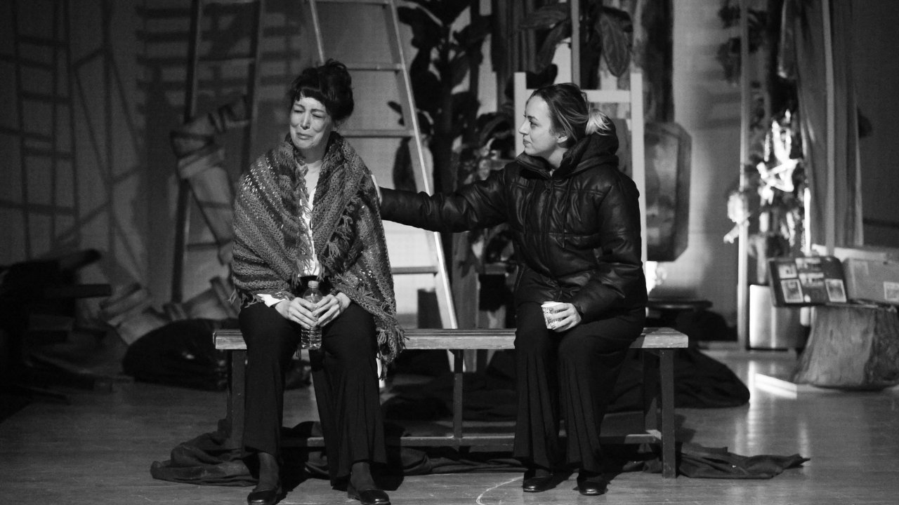 Asrın felaketine saygı ve dayanışma: "Son 72 Saat" tiyatro gösterisi