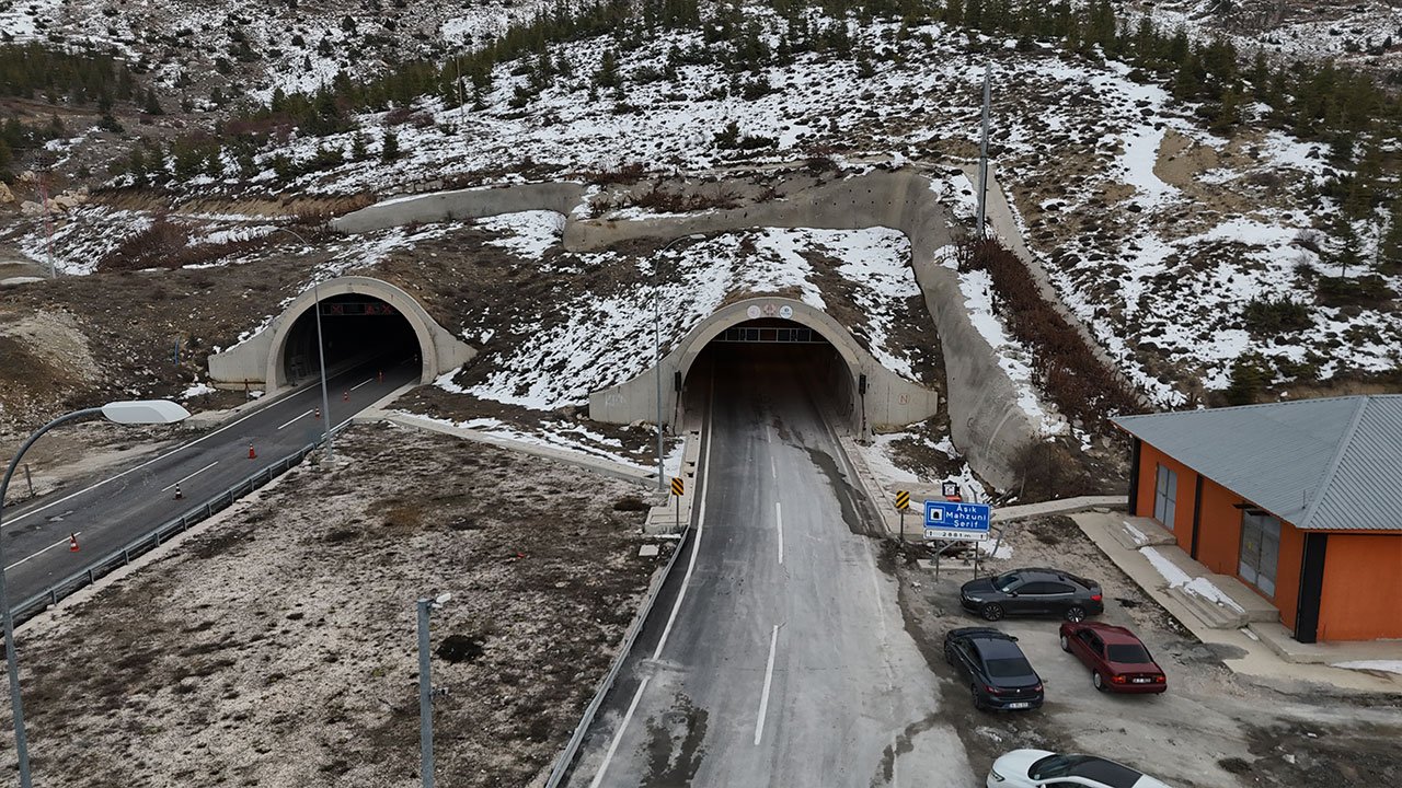 Kahramanmaraş'ta Aşık Mahzuni Şerif Tüneli trafiğe açıldı