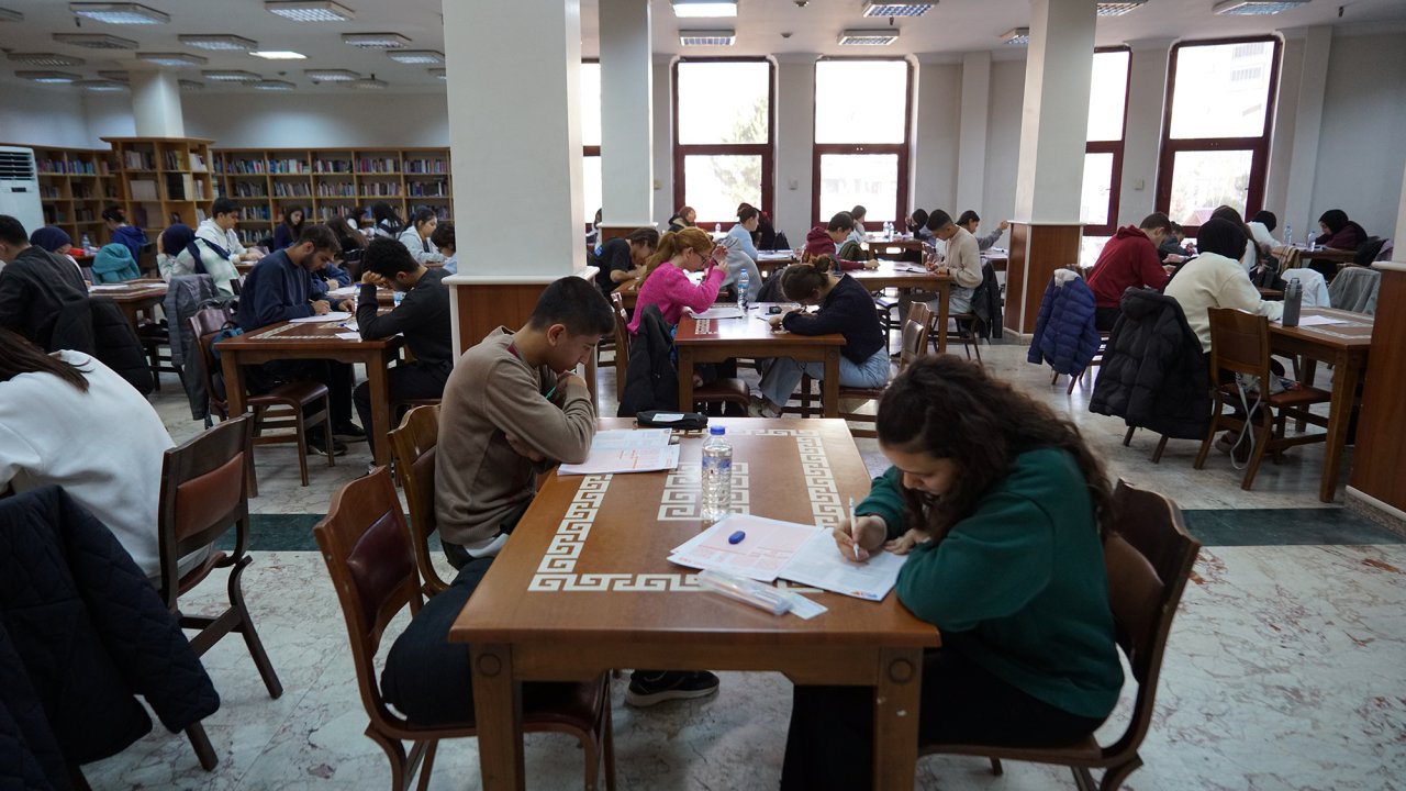 Kahramanmaraş Büyükşehir, üniversite hazırlığında öğrencilerin yanında!