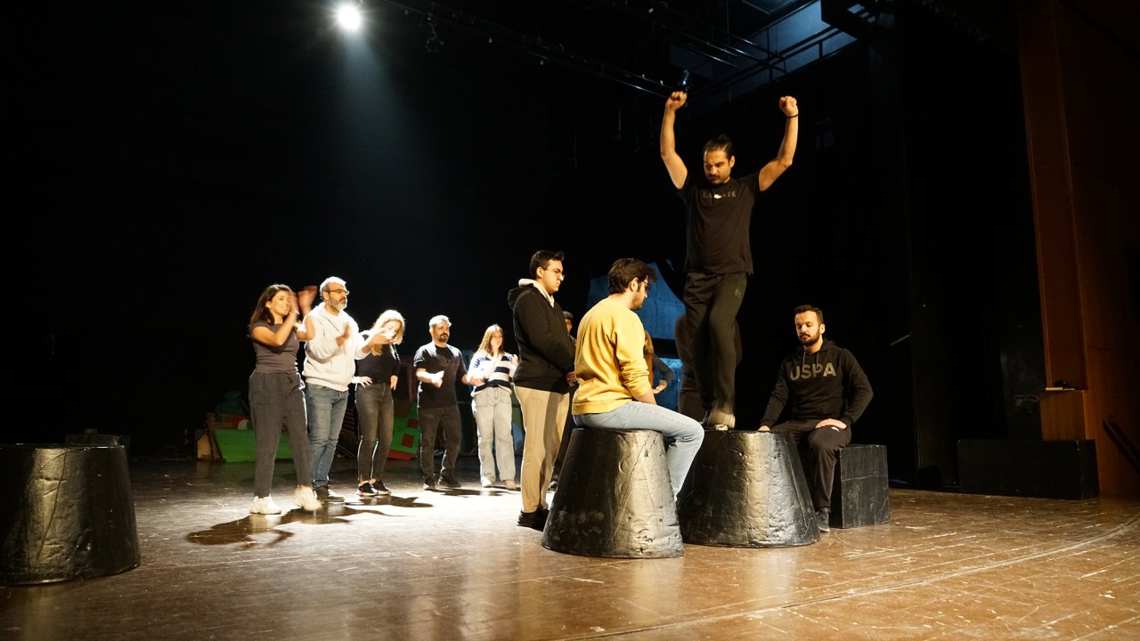 Sahne Maraş Ocak ayında perde diyor!