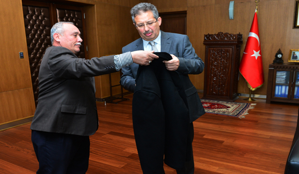 İŞÇİLERE KIŞLIK KABAN DAĞITILDI