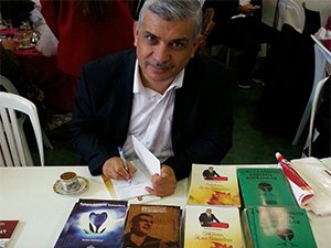 Hayırsever şair imza günü gelirlerini...