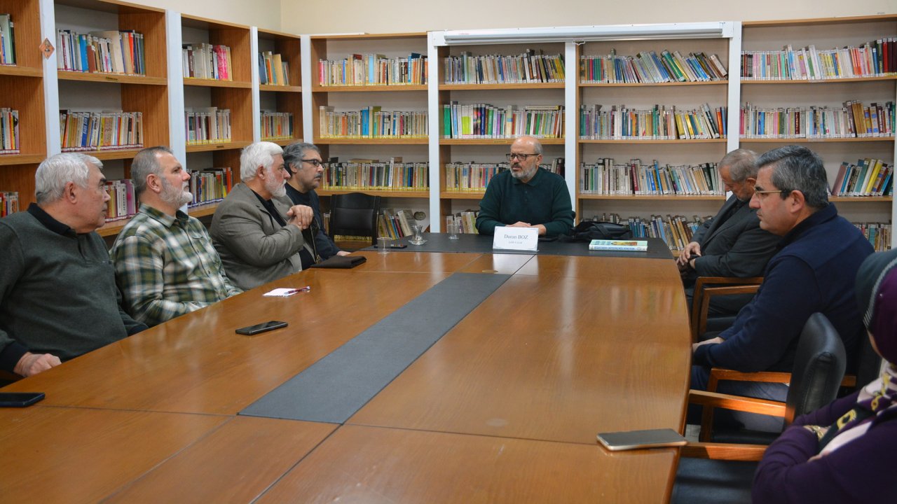 Duran Boz, edebiyat tutkunları ile bir araya geldi