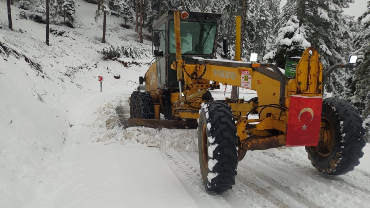 Kahramamaraş Göksun’da karla mücadele sürüyor