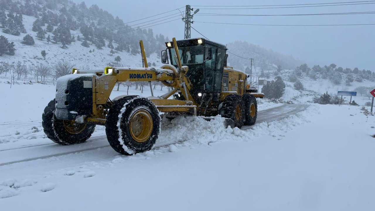 Kahramanmaraş’ta karla mücadele sürüyor