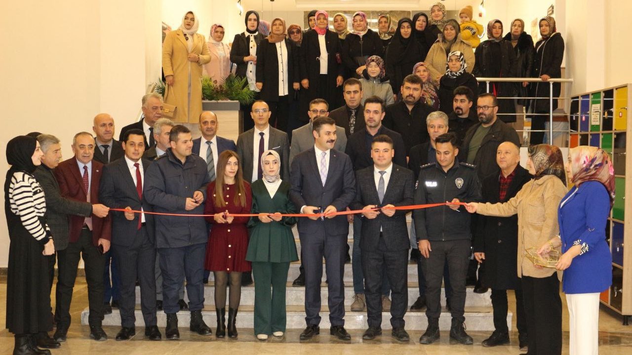 Göksun’da Aile Destek Merkezinden sanat sergisi