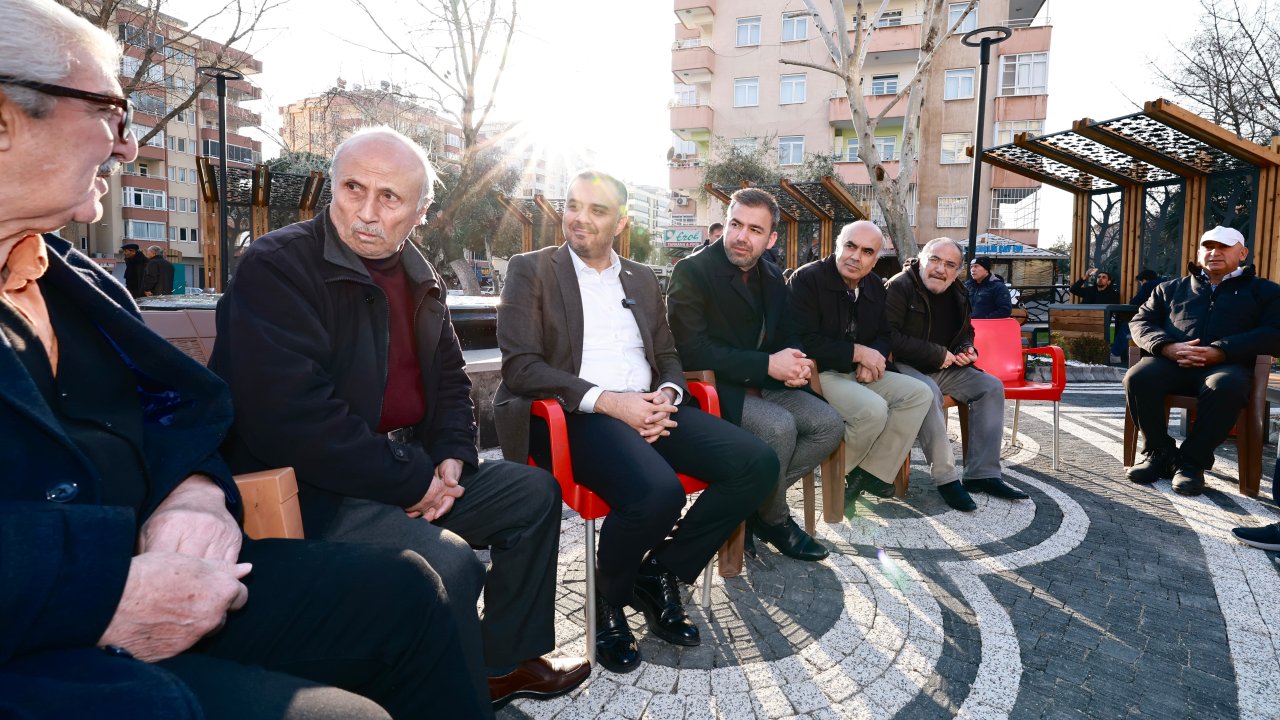 Başkan Toptaş, dönüşümü tamamlanan Çınarlı Bahçe Parkı’nda vatandaşlarla buluştu