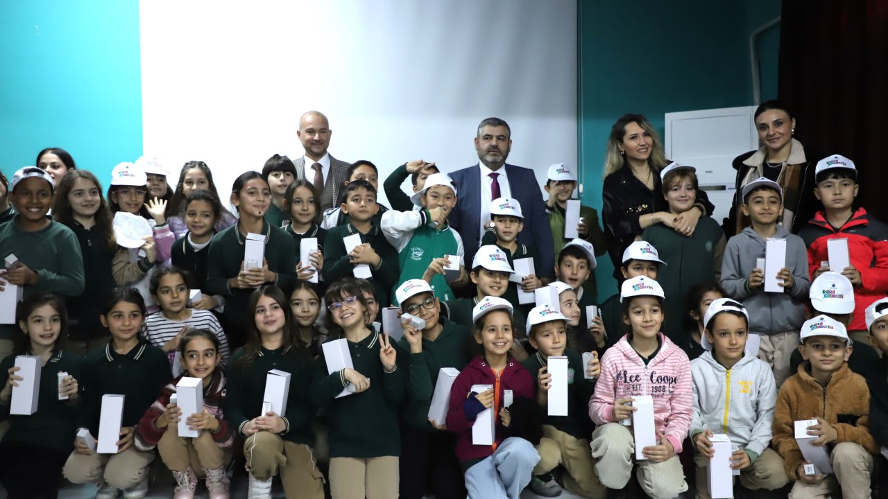 Akedaş Enerji Verimliliği Haftası'nda öğrencilere enerji tasarrufunu aşıladı