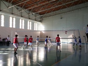 Okullar arası voleybol turnuvası başladı
