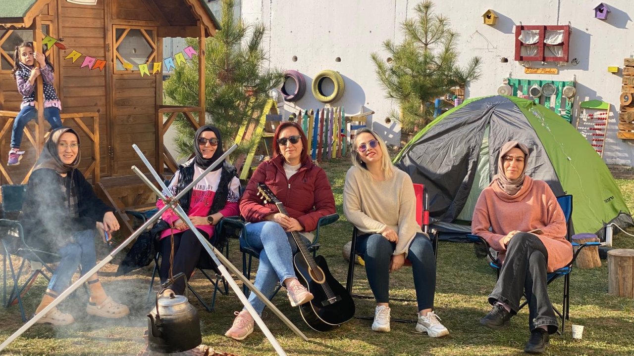 Kamu Külliyesi Anaokulu Açık hava sınıfında kamp