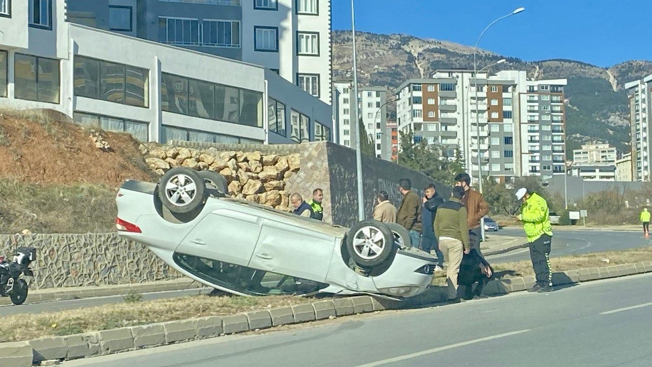 Kahramanmaraş’ta otomobil ters döndü